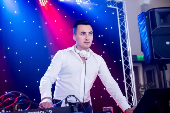Sonorizare DJ Petreceri de firma - Nunta-Botez - Ursitoare, Foto Video